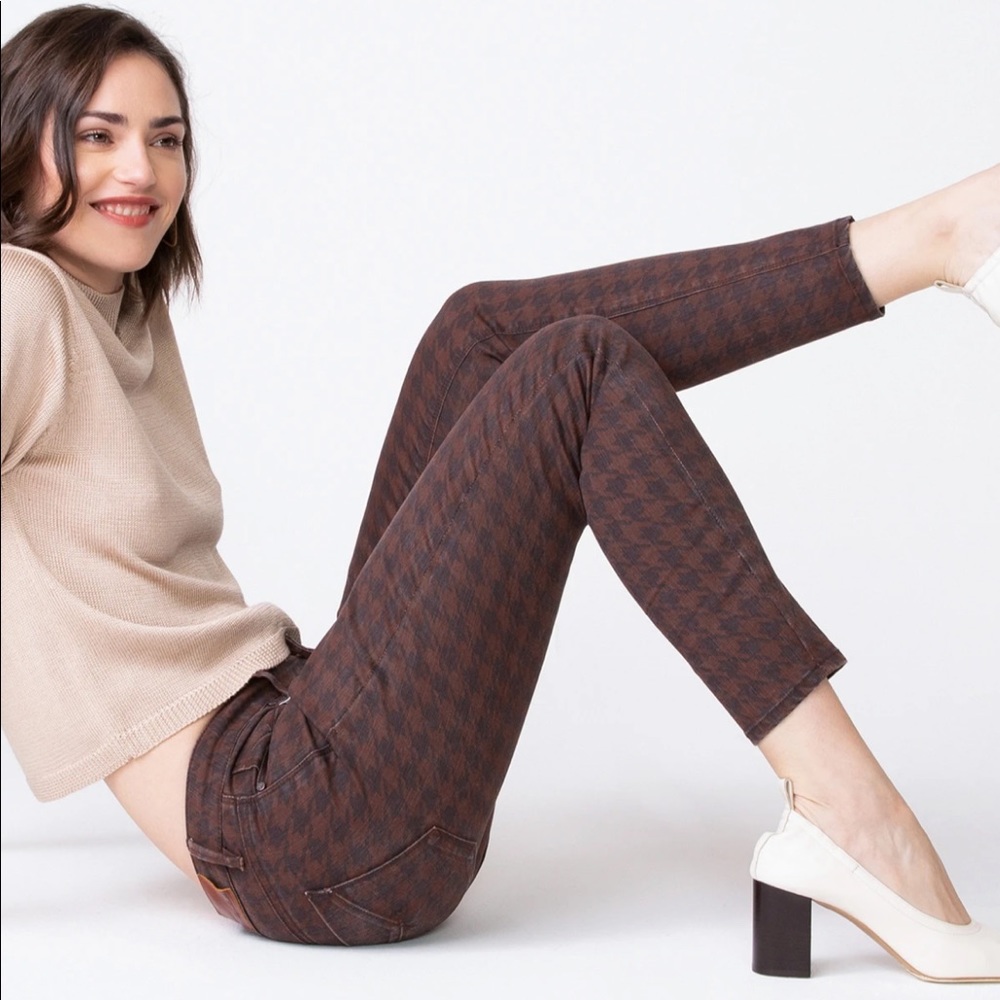 Unpublished brown jeans with black pattern